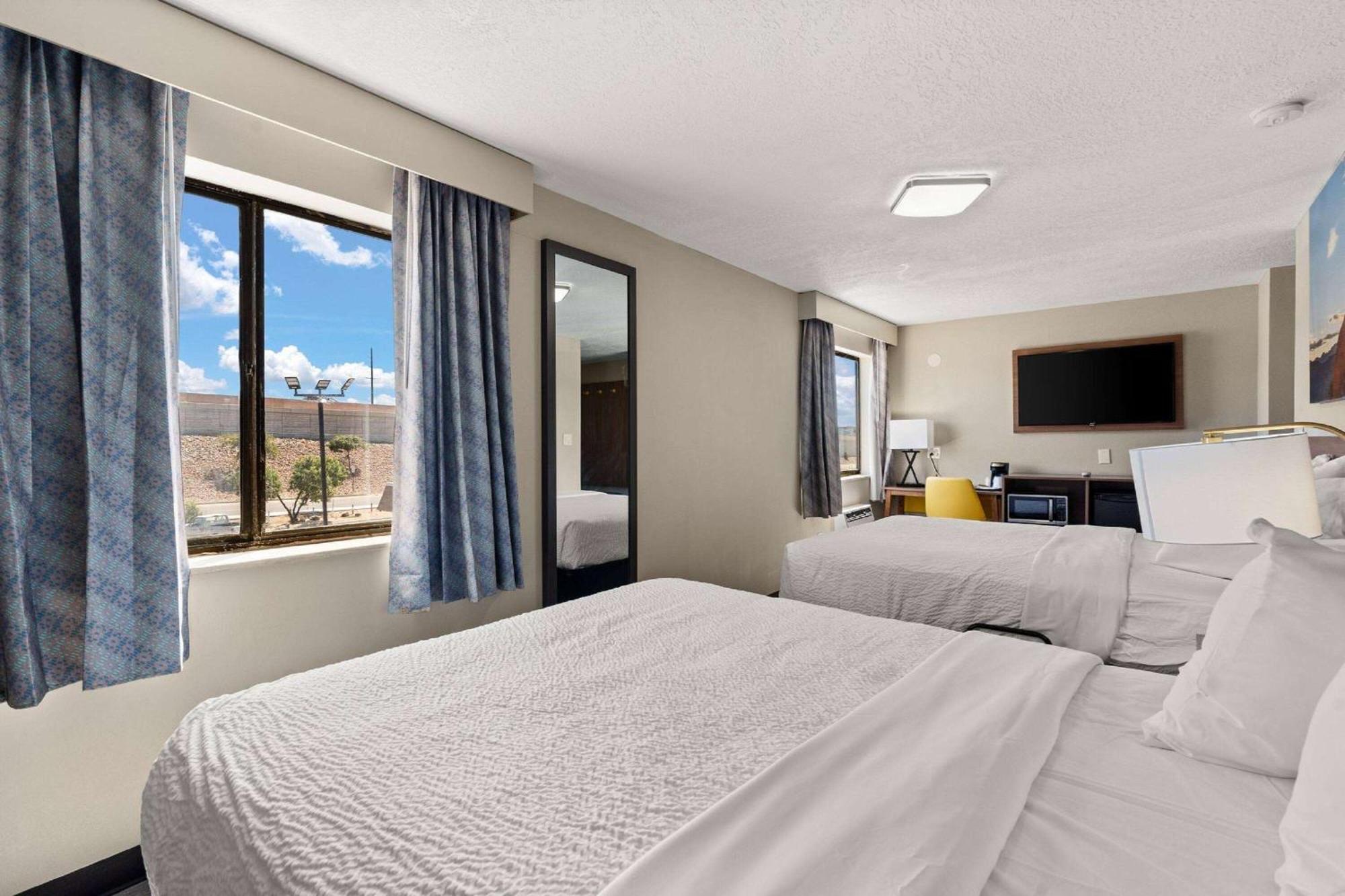 Queen Room with Two Queen Beds - Non-Smoking